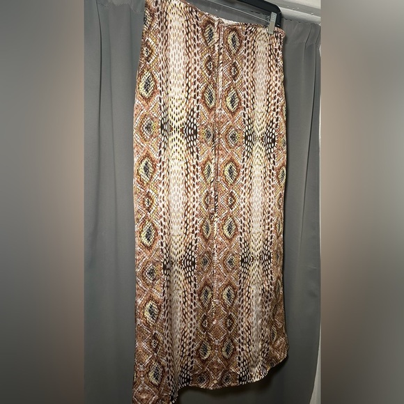 Rivir Patterned Snake Print 2 piece Set Crop Top & Midi Skirt Size Medium - Picture 7 of 16
